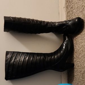 Ladies size 8 leather boot